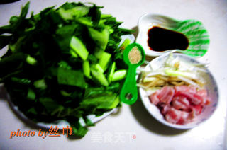 猪肉炒菜心的做法步骤:2