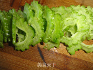 凉拌苦瓜的做法步骤:2
