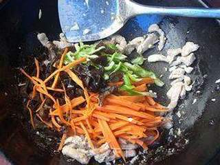 鱼香肉丝的做法步骤:8