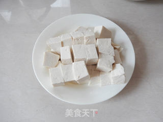 红烧鲫鱼豆腐的做法步骤:2