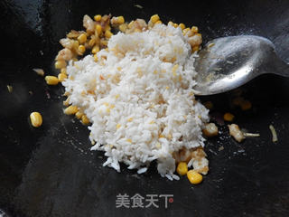 虾仁玉米炒饭的做法步骤:10