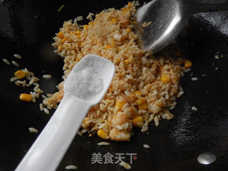 虾仁玉米炒饭的做法步骤:11