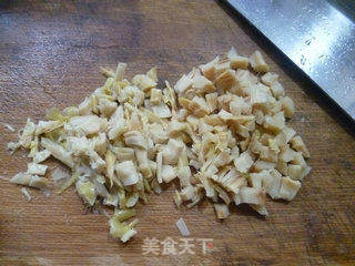羊尾笋芹菜炒饭的做法步骤：2
