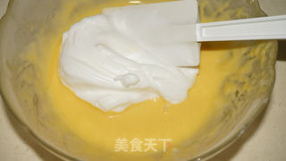 奶油戚风蛋糕卷的做法步骤:11
