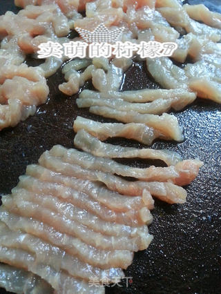 完美组合--白萝卜肉丝浓汤的做法步骤:2