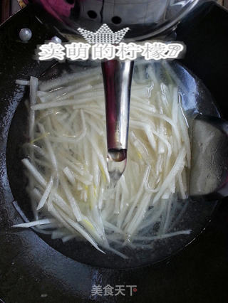 完美组合--白萝卜肉丝浓汤的做法步骤:4