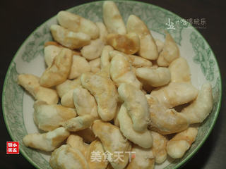 香菇焖菱角的做法步骤:2