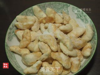 香菇焖菱角的做法步骤:3