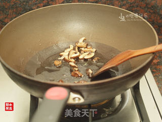 香菇焖菱角的做法步骤：7