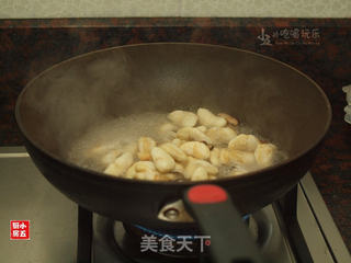 香菇焖菱角的做法步骤:9