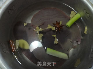 盐水猪肝的做法步骤:2
