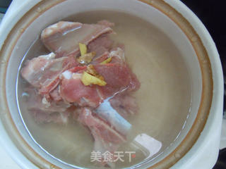 秋季抗燥汤饮----扁骨煲山药的做法步骤:4