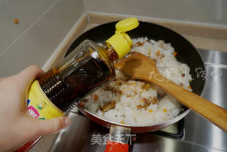 猪油肉丁酱油炒饭的做法步骤:12