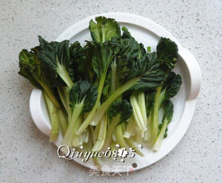 蒜香蚝油菊花菜的做法步骤:2