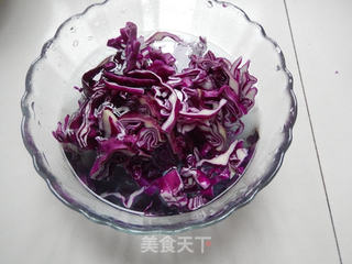 虾仁蔬菜沙拉的做法步骤:2