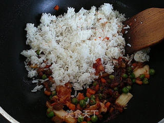 家庭制作泡菜炒饭的做法步骤：9