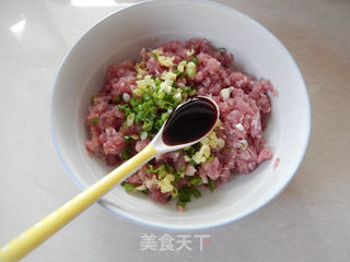 西葫芦鲜肉水饺的做法步骤：1