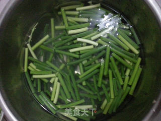 蒜薹炒肉丝的做法步骤:2