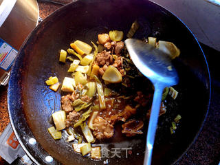 酸菜炒鸭块的做法步骤:6