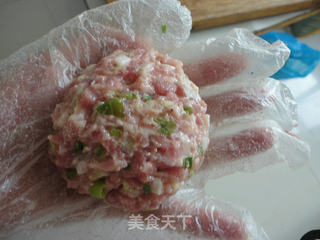 红烧狮子头的做法步骤:3