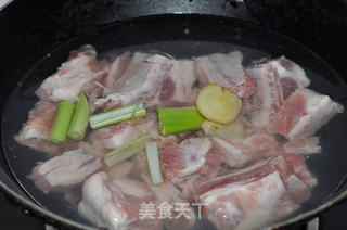 蔬菜鲍鱼排骨汤的做法步骤:5