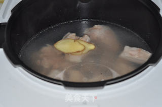 蔬菜鲍鱼排骨汤的做法步骤:8
