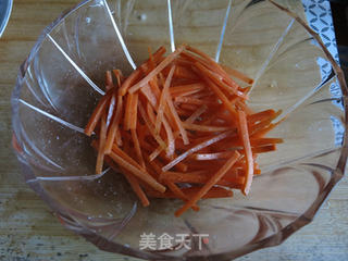 胡萝卜丝拌黑木耳的做法步骤:4