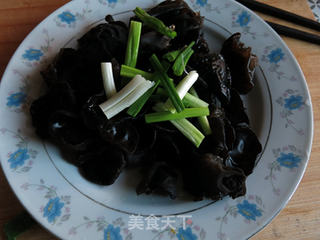 胡萝卜丝拌黑木耳的做法步骤:5