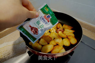 椒盐小土豆的做法步骤：5