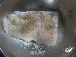 香酥烤鱼柳排的做法步骤:2