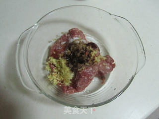 佛手瓜三鲜锅贴的做法步骤:3