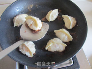 佛手瓜三鲜锅贴的做法步骤:13