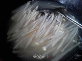 鲫鱼萝卜汤的做法步骤:12