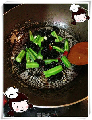仙草阁私房菜(蔬菜大棚)--秋天的一抹绿(木耳炒秋葵)的做法步骤:6
