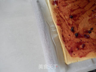 蓝莓果酱蛋糕卷的做法步骤:16