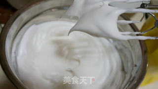 香橙戚风奶油蛋糕卷的做法步骤:9