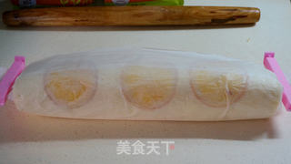 香橙戚风奶油蛋糕卷的做法步骤:21