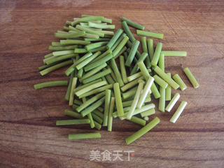 蒜薹炒土豆条的做法步骤:2