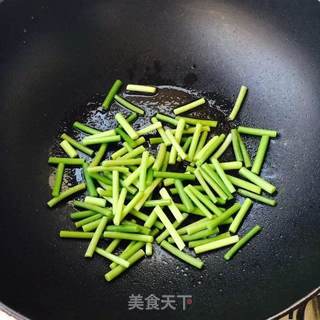 蒜薹炒土豆条的做法步骤:11