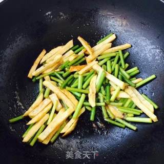 蒜薹炒土豆条的做法步骤:13