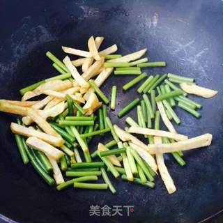 蒜薹炒土豆条的做法步骤：12