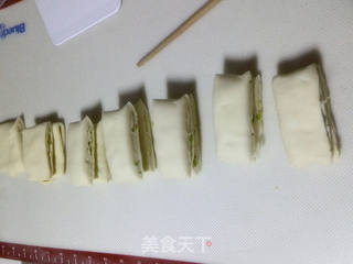 葱香花卷的做法步骤:13