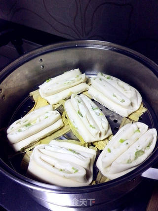 葱香花卷的做法步骤:15