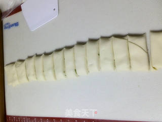 葱香花卷的做法步骤:12