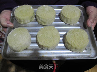 香酥五仁杏脯月饼的做法步骤:29