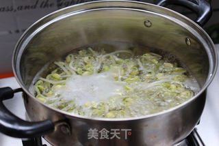 下酒好菜——烤麸拌豆芽的做法步骤:2