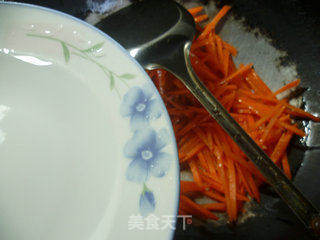 胡萝卜炒鱿鱼的做法步骤:6