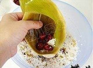 蜜豆小枣什锦粽子的做法步骤:9
