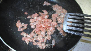让人食欲大开的焖饭——培根三丁焖饭的做法步骤:3