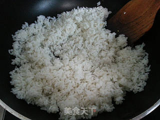 家庭制作虾仁玉米炒饭的做法步骤:8